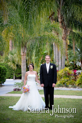 Best Lakeside wedding at Paradise Cove in Orlando, Florida - Wedding photographer - Sandra Johnson (SJFoto.com)